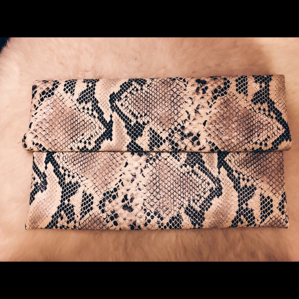 Snake print clutch bag 🐍